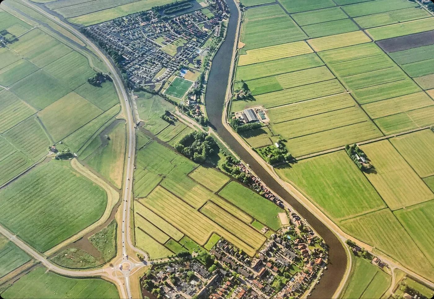 Het Nederlandse landschap van bovenaf, beeld bij het aanbestedingslandschap van TenderGuide